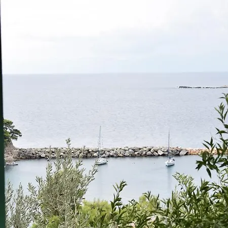 Nafsika's House 펜션 *